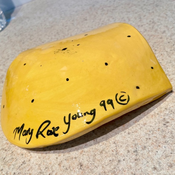 Mary Rose Young Pottery Yellow and Orange Heart Soap Dish Signed and Dated 1999 - Picture 7 of 8